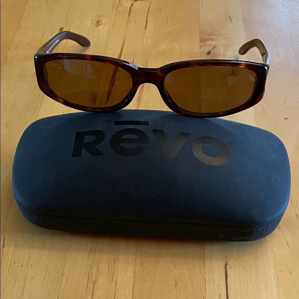 REVO polarized sun glasses, light tortoise.